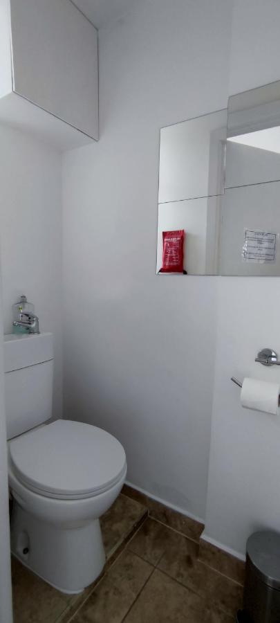 Location Location Location, Whole Apartment For You! Londres Exterior foto